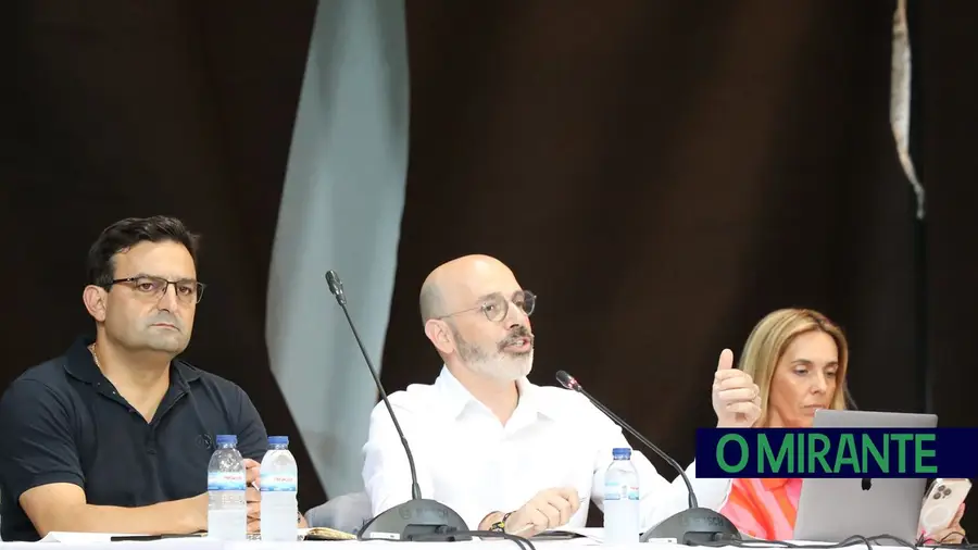 Descentralização de sessões da Assembleia Municipal de Santarém começou em Amiais de Baixo