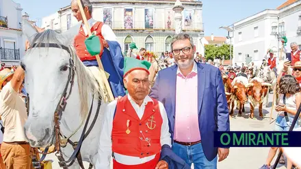 Classificação do Colete Encarnado como património imaterial continua na gaveta