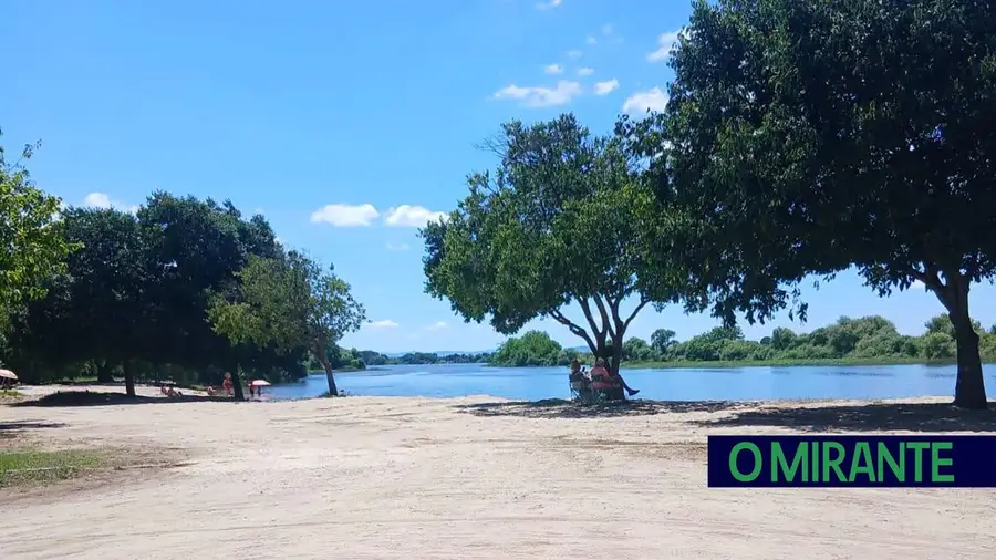 Mãe e filhos socorridos na Praia Doce em Salvaterra de Magos