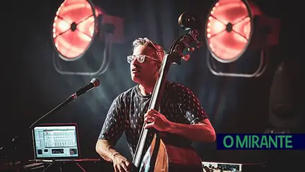 Adam Ben Ezra dá concerto gratuito hoje à noite em Alverca do Ribatejo