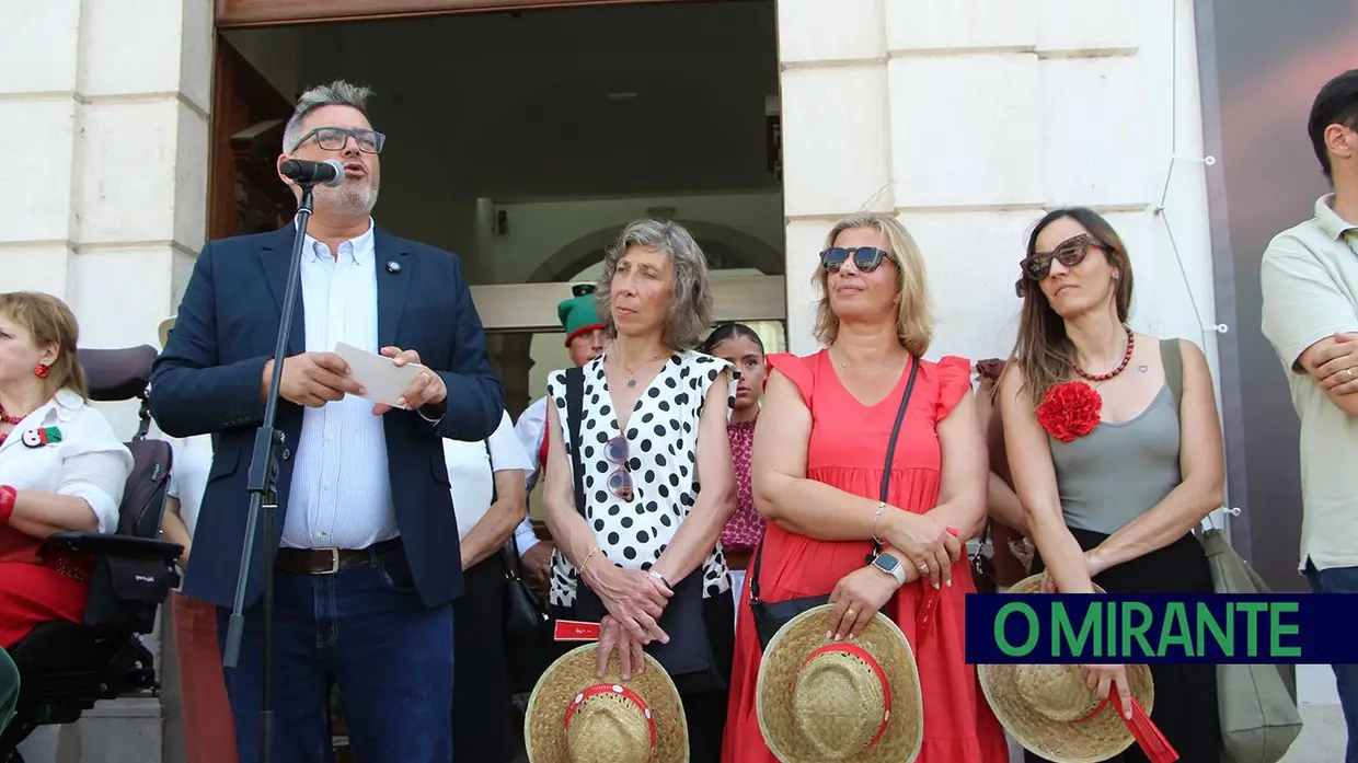 Calor encurtou desfile mas não travou o espírito do Colete Encarnado