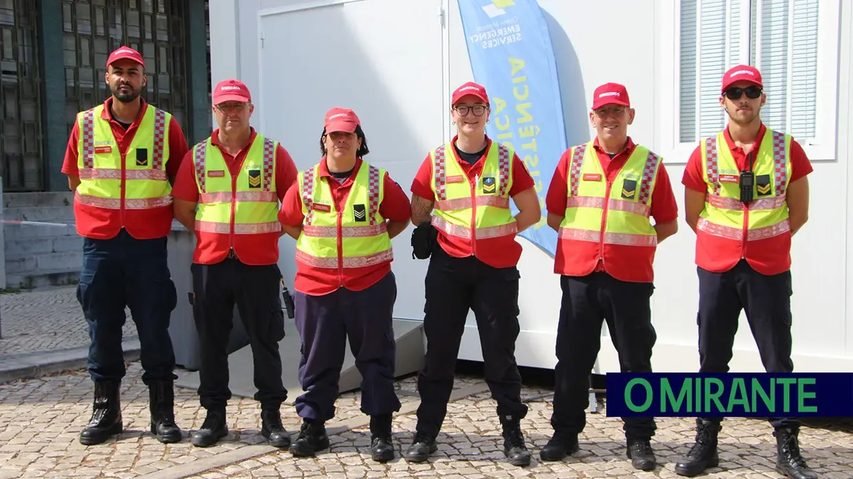 Calor encurtou desfile mas não travou o espírito do Colete Encarnado