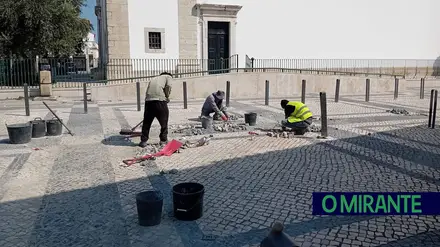 Junta de Samora Correia inicia arranjos em calçadas da freguesia