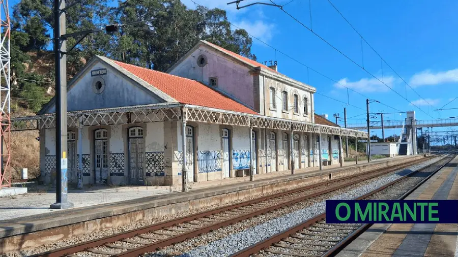 Avaria em Setil suspende circulação de comboios na Linha do Norte