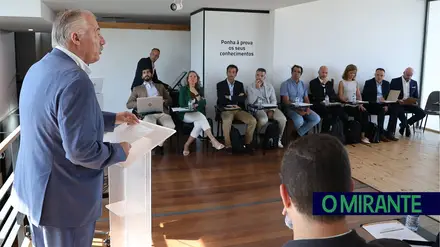 Azambuja debate com empresas da logística plano para garantir abastecimento do país