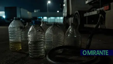 Apanhados a roubar gasóleo com garrafões em Alverca do Ribatejo