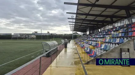 Obras no abastecimento de água condicionam circulação junto à zona desportiva de Coruche