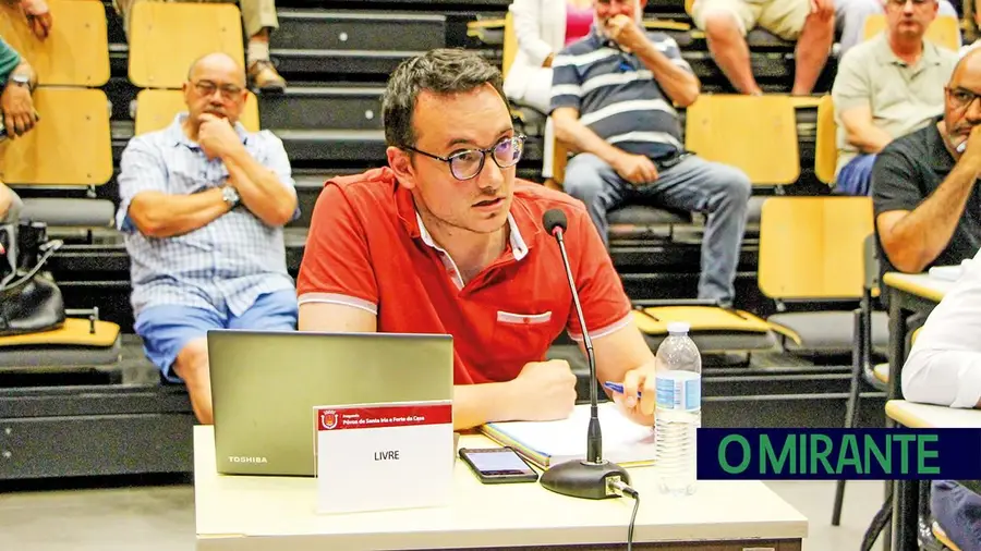 O adulto na sala