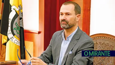 Rui Anastácio governa cercado por protestos e responde com leis quando lhe pedem soluções