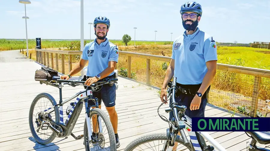 Entre a cidade e os passadiços de Alverca: as ciclopatrulhas da PSP dão ao pedal pela segurança