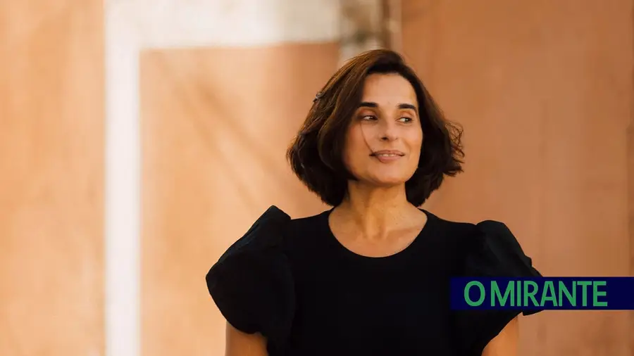 Cristina Branco vence Prémio PLAY com álbum dedicado às Mulheres de Abril