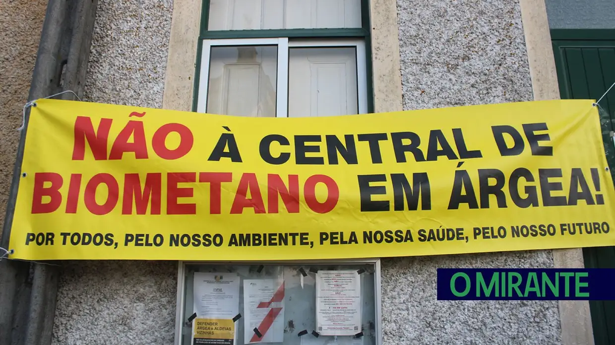Vigília noturna junta 150 pessoas em Árgea contra unidade de biometano