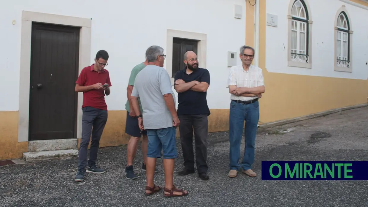 Vigília noturna junta 150 pessoas em Árgea contra unidade de biometano