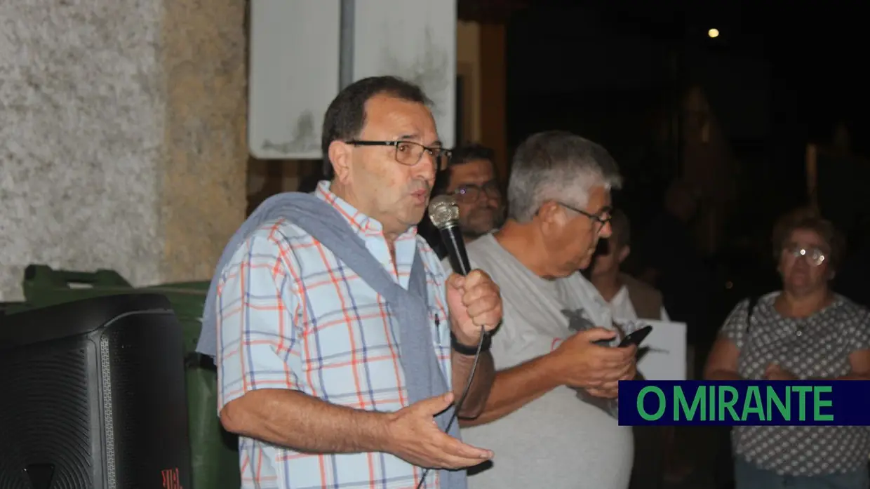 Vigília noturna junta 150 pessoas em Árgea contra unidade de biometano
