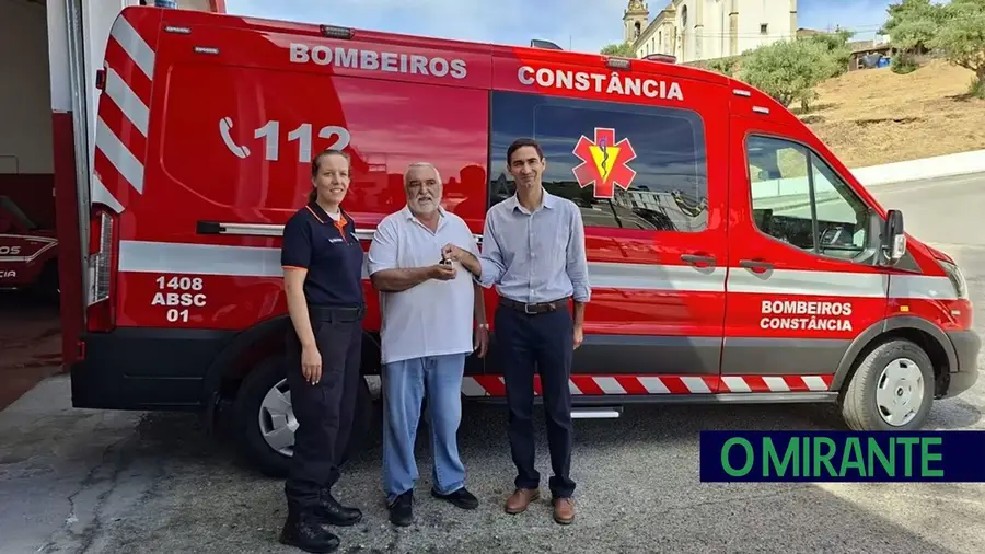 Município oferece ambulância aos Bombeiros de Constância