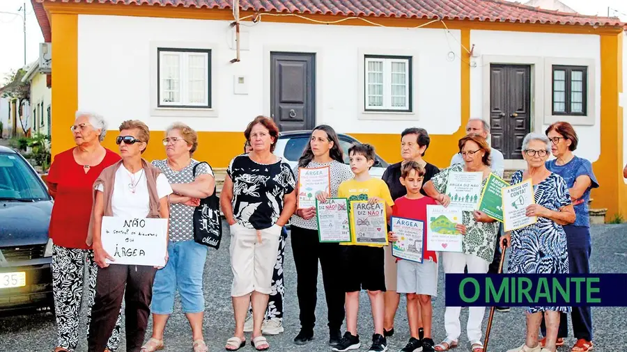 Vigília nocturna em Árgea junta 150 pessoas contra unidade de biometano
