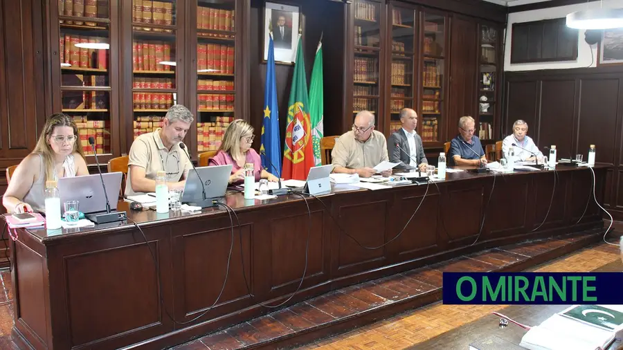 Azambuja vai fazer empréstimo de 4 milhões de euros para arranjo de estrada