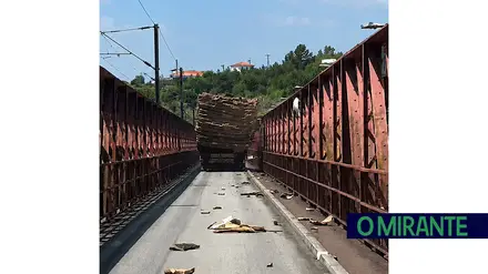 Identificado condutor que arrasou ponte de Constância; já tinha destruído equipamentos em Tramagal