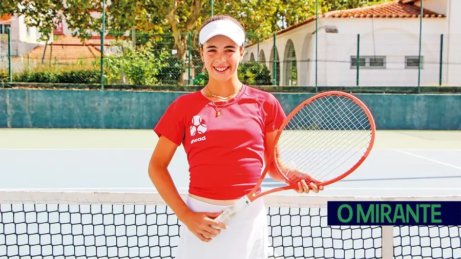Benedita Nabuco conquista triplete nacional no ténis e sonha com carreira profissional