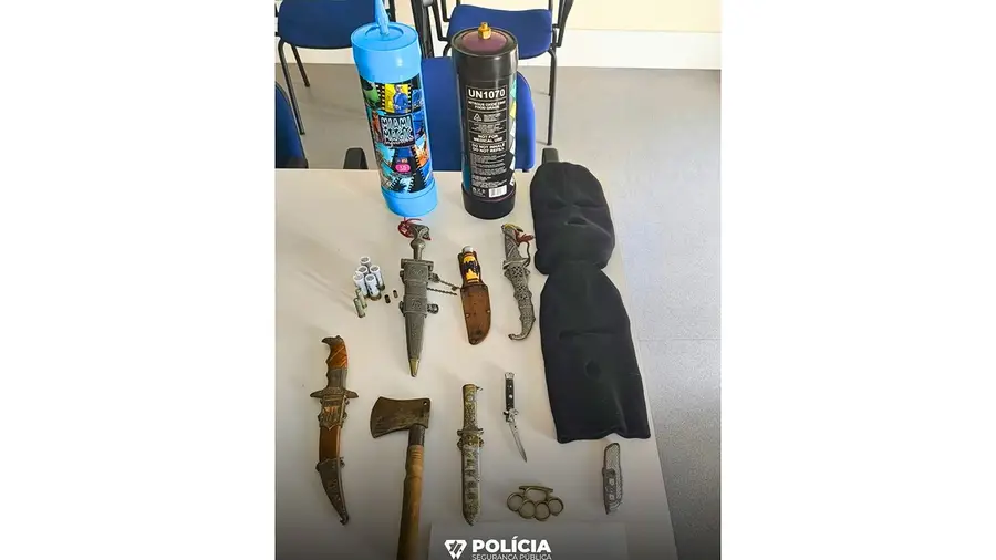 Detido com haxixe, sabres e faca em Vila Franca de Xira