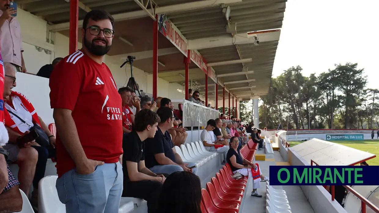 Ex-jogador do Liverpool e do Sporting foi a surpresa na apresentação da União de Santarém