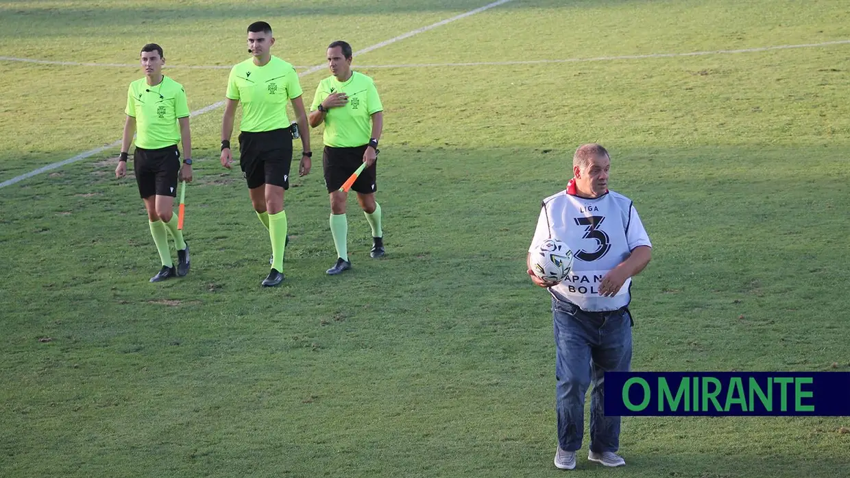 Ex-jogador do Liverpool e do Sporting foi a surpresa na apresentação da União de Santarém