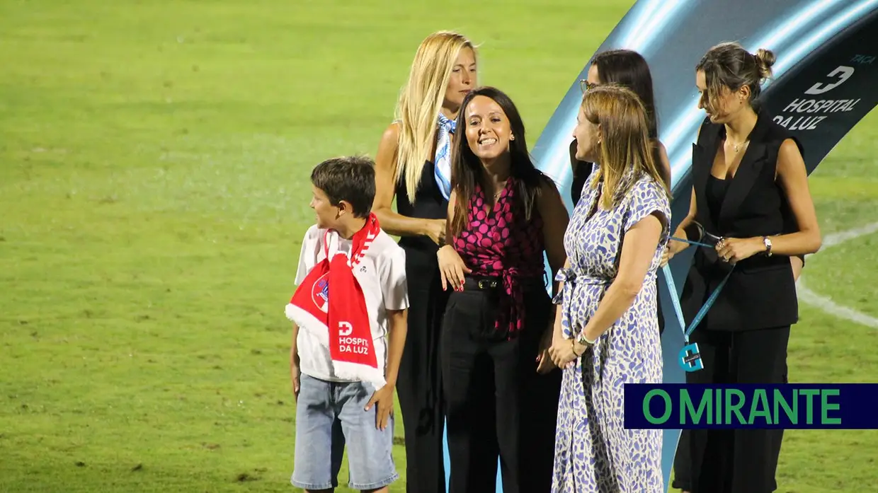 Ex-jogador do Liverpool e do Sporting foi a surpresa na apresentação da União de Santarém