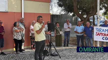 Meia centena protesta em Samora Correia pela reabertura da Segurança Social