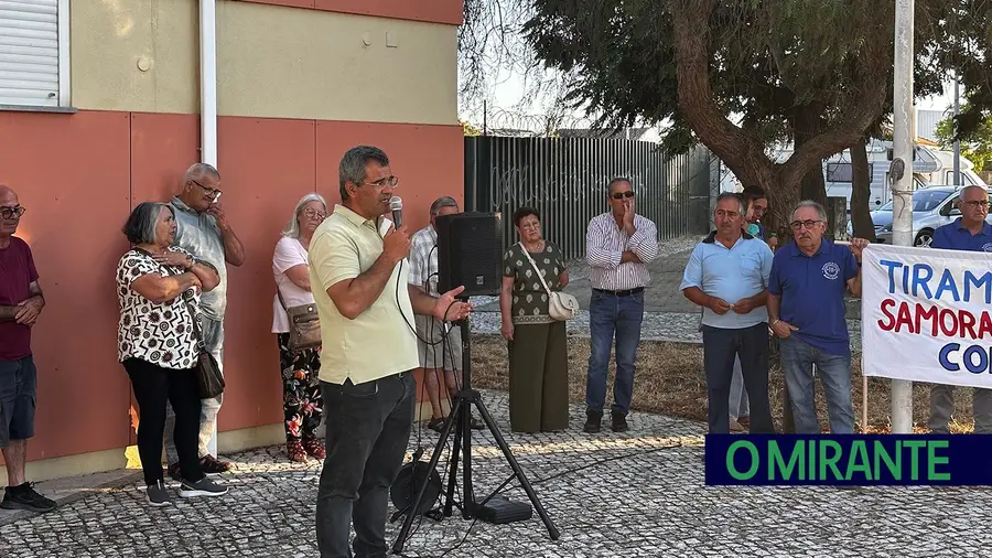 Meia centena protesta em Samora Correia pela reabertura da Segurança Social