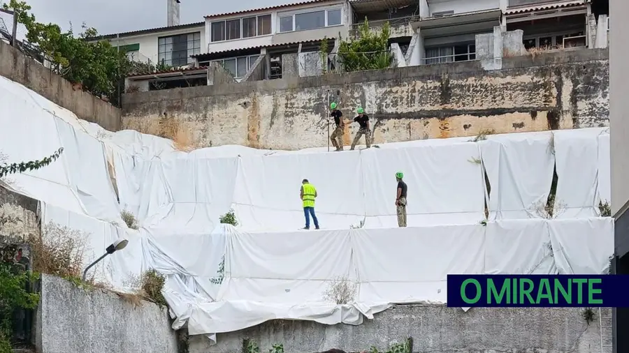 Militares prepararam reparação dos muros junto ao tribunal de Torres Novas