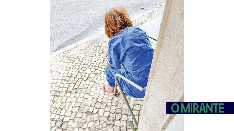 Doente abandona Hospital de Santarém durante a madrugada e é encontrada num café