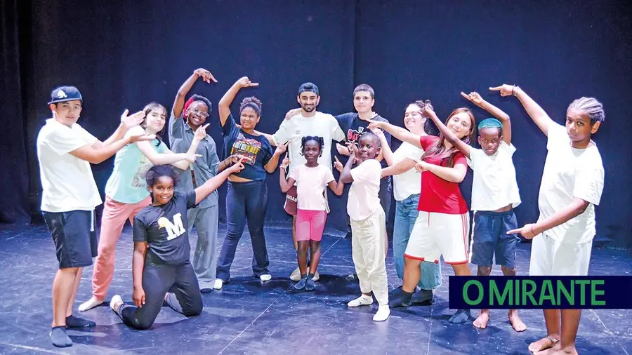 Dança juntou diferenças e uniu mais de uma dezena de jovens em Samora Correia