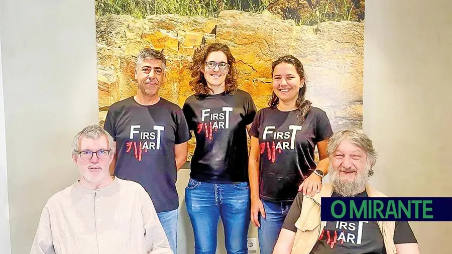 Mação na linha da frente de descoberta mundial de ADN humano em paredes de grutas