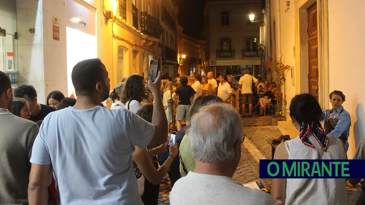 Estátuas vivas dão vida aos velhos ofícios nas ruas de Santarém