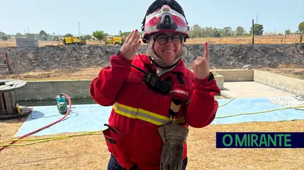 Bombeira de Benavente interrompe aniversário para ir combater incêndio e no final é surpreendida