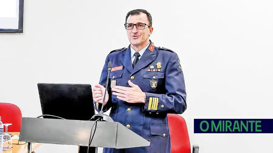 Saída do comandante dos Bombeiros do Cartaxo gera críticas, mas câmara fala em mudança de ciclo