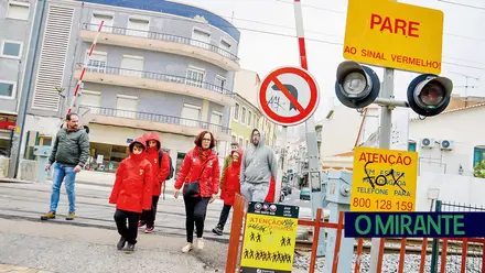 Polícia regressa à passagem de nível em Vila Franca de Xira