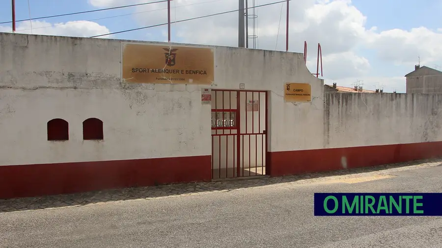 Câmara de Alenquer cede habitação a jogadores do Alenquer e Benfica