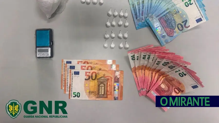 Fiscalização rodoviária leva à apreensão de 473 doses de cocaína em Salvaterra