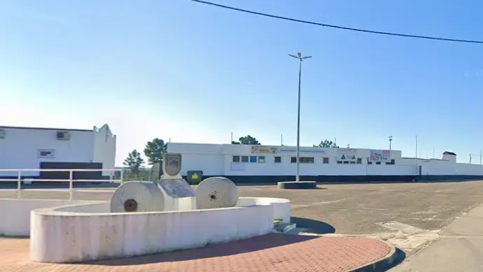 Paço dos Negros entrega campo de futebol à câmara para espaço de colectividades