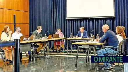 O dicionário foi à reunião de câmara de Abrantes