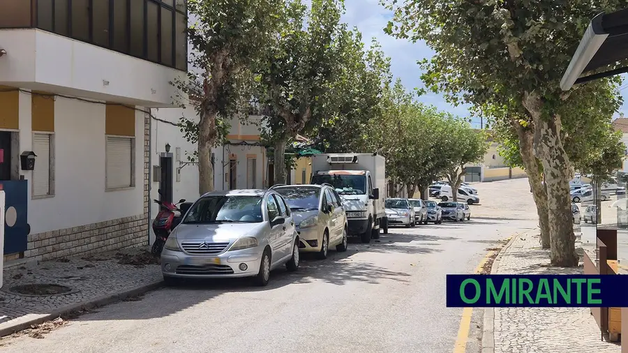 Proibição de estacionamento em rua de Samora Correia em consulta pública