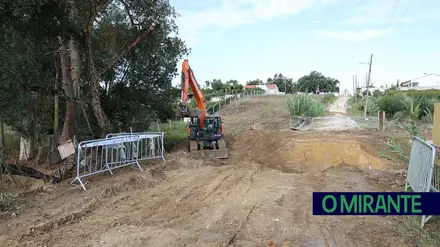 Pontão da Rua da Lagoa em Marinhais começa a ser reconstruído