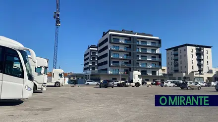 Moradores não querem estacionamento de camiões no Campo Infante da Câmara em Santarém