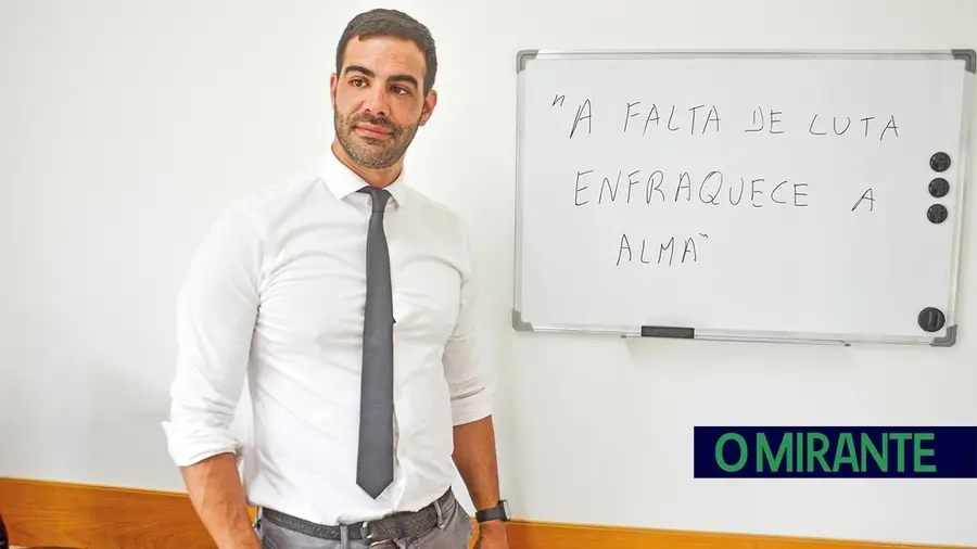 O rei vai nu nas polícias e só Bruno Pereira é que grita “ó da guarda”