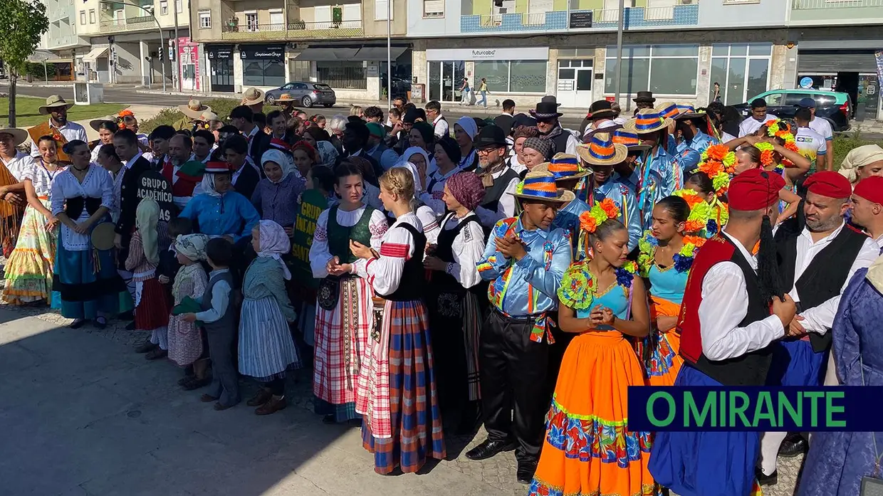 Festival de Folclore Celestino Graça abre com homenagem ao patrono