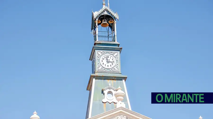 Concurso para reparar Torre do Relógio de Benavente ficou deserto