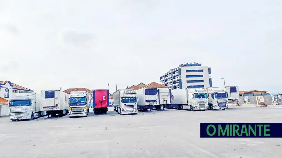 Camiões estacionam no Campo Infante da Câmara e perturbam o sono dos moradores