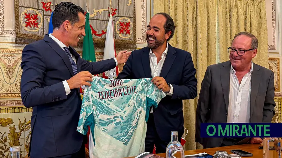 Presidente da FPF visitou obras da Academia de Futebol em Santarém