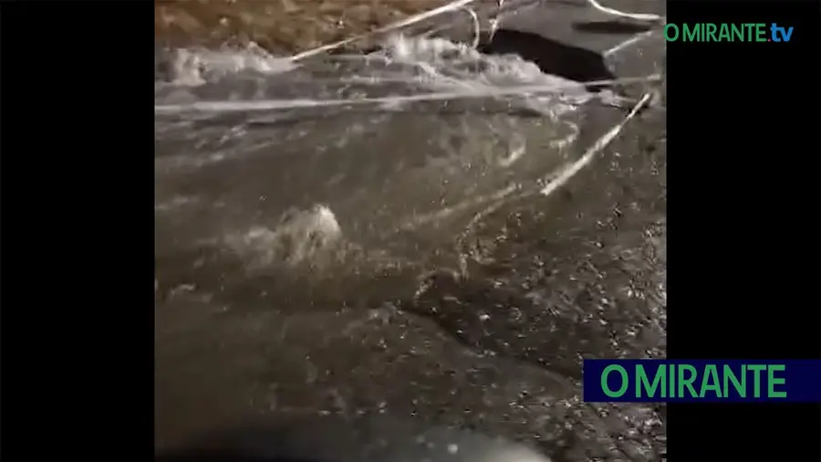 Ruptura no Bom Retiro impede uso de garagem sempre que chove